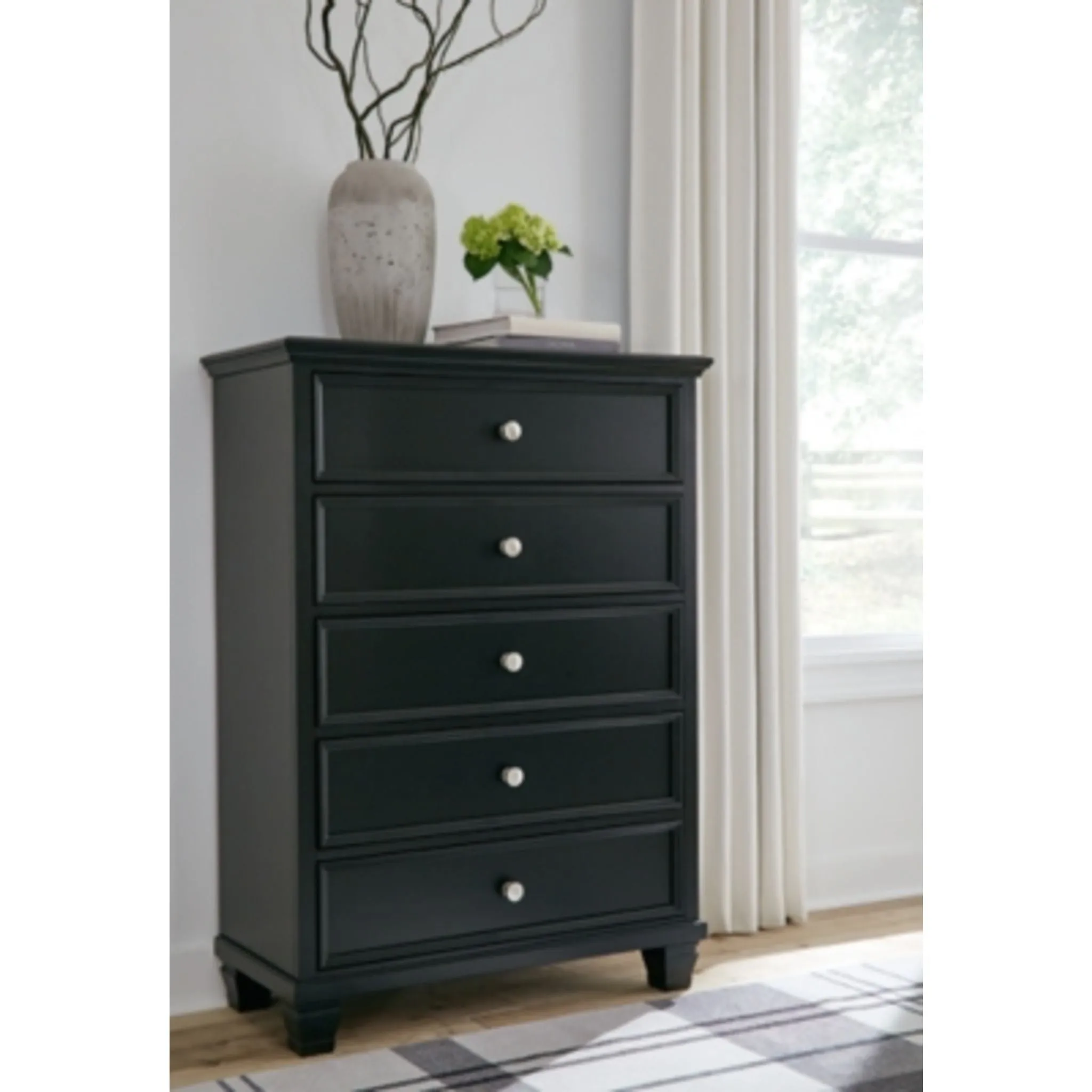 Lanolee Chest
