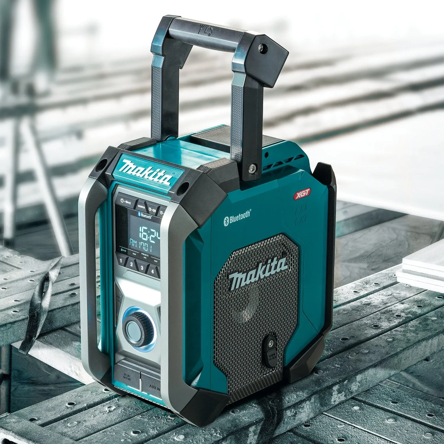 Makita (GRM03) 40V max XGT® Cordless/Corded Bluetooth® Job Site Radio (Tool Only)